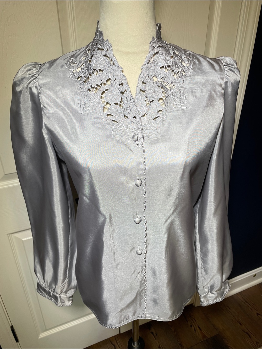 Vintage Nilani Silver Satin Blouse 80s Embroidered Lace Collar Puff Sleeve Sz S